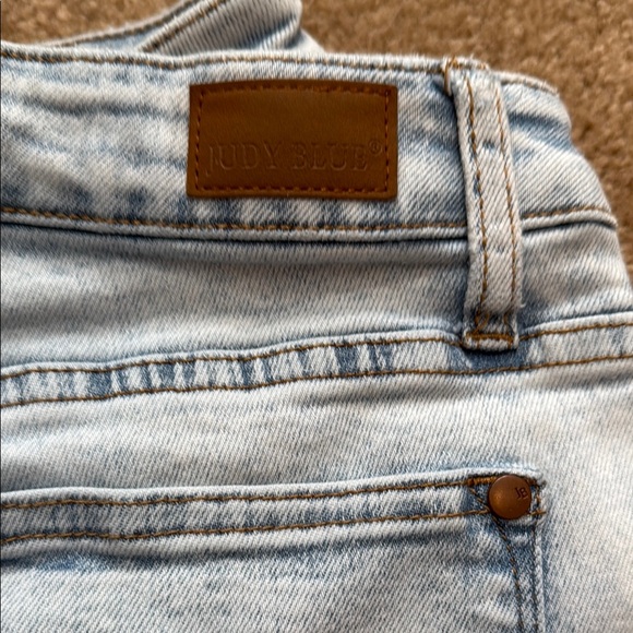 Judy Blue Light Wash Ankle Jeans - Picture 3 of 4